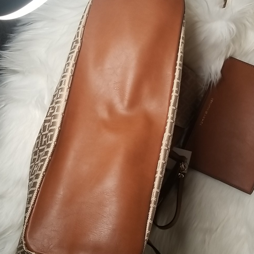 Tommy Hilfiger Large Bag with pouch - Picture 7 of 8